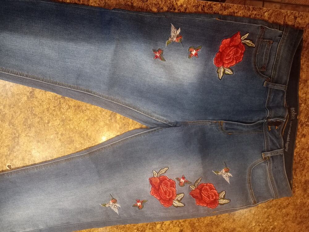 Soho New York & Co. high waist embroidered ankle leggings Jeans